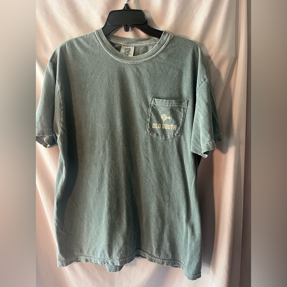 Comfort Colors Men's Short-Sleeve Pocket Tee in Faded Green